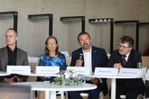 Slovo patřilo i děkanům a proděkankám. Zleva Marek Skála (EF), Jana Vitvarová (FM), Jaromír Moravec (FS) a prorektor Miroslav Žižka