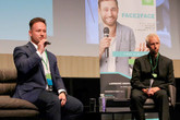 Petr Weinlich (vpravo) během rozhovoru Face2Face s Davidem Poršem, zakladatelem společnosti SMWorks. Foto: Markéta Antošová