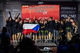 Tým FS TUL Racing slaví svůj historický úspěch. Foto: FS TUL Racing