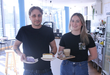 Jan Šitina sází na své vyhlášené domácí dorty i poctivou kávu. Foto: Adam Pluhař