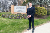 Proděkan Fakulty strojní TUL Michal Petrů před University of Massachusetts Lowell. Foto: archiv FS TUL