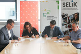 Zástupci Technické univerzity v Liberci, MPSV, Agentury regionálního rozvoje a společnosti TESSEA podepisují memorandum o spolupráci. Foto: Adam Pluhař