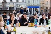 Studenti TUL proměnili náměstí Dr. Edvarda Beneše v Liberci v prostor pro společné stolování, kulturu a setkávání. Foto: Kryštof Susa