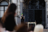 Studenti TUL proměnili náměstí Dr. Edvarda Beneše v Liberci v prostor pro společné stolování, kulturu a setkávání. Foto: Kryštof Susa