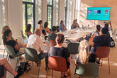 Cílem akce z cyklu Offcity LAB bylo ukázat, že kniha není jen hotový spotřební objekt, ale proces plný hledání, rozhodování a mezioborové spolupráce. Foto: Štěpán Halíř