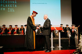 Děkovnou plaketu FM převzal Jaroslav Nosek. Foto: Zuzana Bajtová