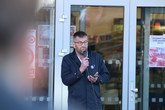Na demonstraci promluvil i knihkupec a aktivista Martin Fryč. Foto: Adam Pluhař