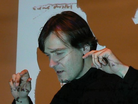 Pohyb slov rozvíří také Jaromír Typlt.