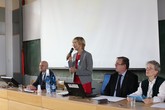 Konferenci zahajovala Marcela Malá (uprostřed) s prorektorem Pavlem Němečkem (vpravo od ní) a proděkanem FP Jiřím Šmídou.