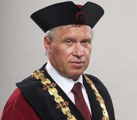 Rektor TUL:  28. října na Hrad nepojedu.
