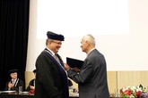 Zlatou pamětní medaili převzal Zdeněk Helus (2)