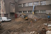 Z průběhu stavebních prací_prostor za budovou (1)
