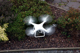 Celý závod snímal tento dron s kamerou, ve vzduchu nehybně seděl