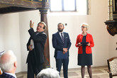 Milan Svoboda  podává výklad v renesanční zámecké kapli