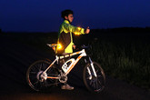 Světlo bundy zviditelní cyklistu