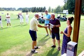 Ceny na golfovém turnaji předával rektor Zdeněk Kůs  (4)