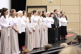 Na promocích FP zpívaly spolu sbory katedry primárního vzdělávání a univerzity třetího věku.