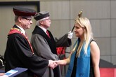 Promoce FZS. Slib skládaly absolventky před prorektorem Pavlem Satrapou (8)