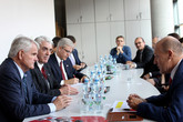 Na CxI krátce pohovořil s Miroslavem Černíkem (vpravo) a dalšími