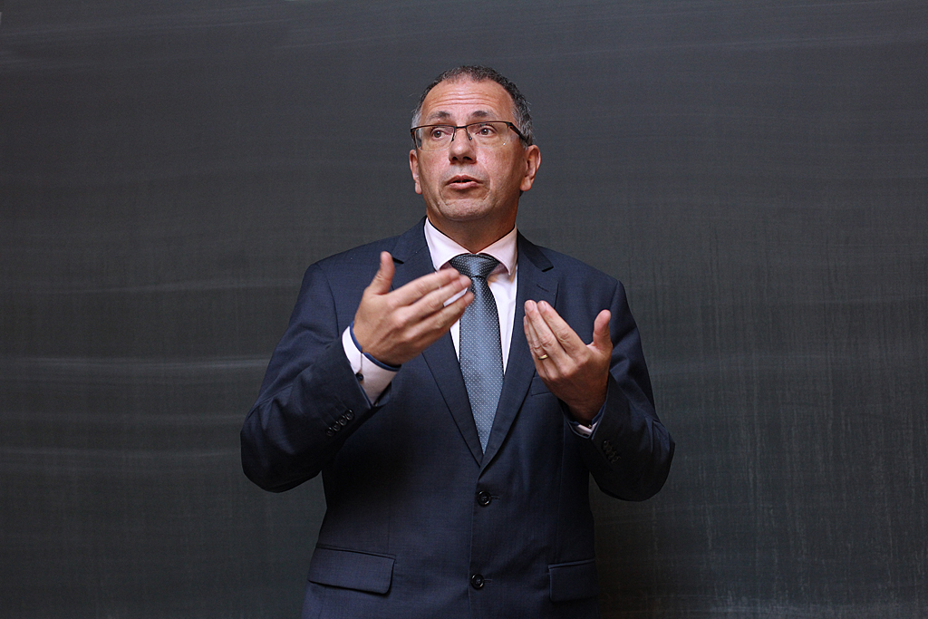 Profesor Picek chce vést fakultu i nadále. Představil novinky a své ...